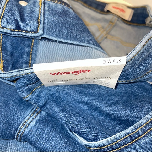 NWT Wrangler ‘Unforgettable Skinny’ High-Rise Jeans, Women’s Size 20W x 28 - Picture 3 of 7
